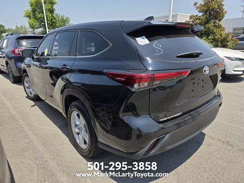 Used 2022 Toyota Highlander LE FWD image 7