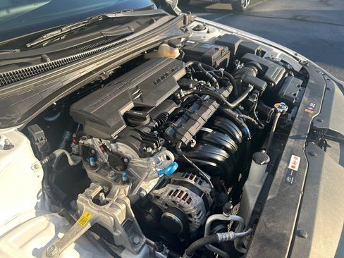 Used 2025 Hyundai Elantra Limited image 46