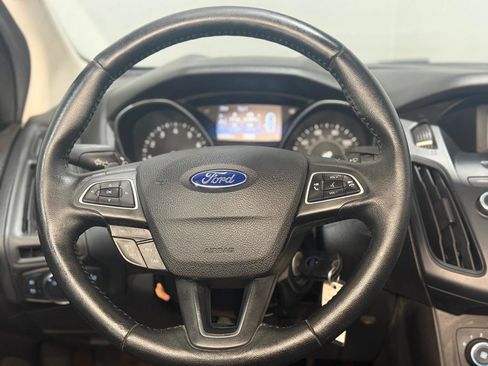 Used 2015 Ford Focus SE w/ SE Sport Package FWD image 19