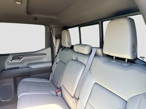Used 2023 GMC Sierra 1500 SLT AWD/4WD image 24