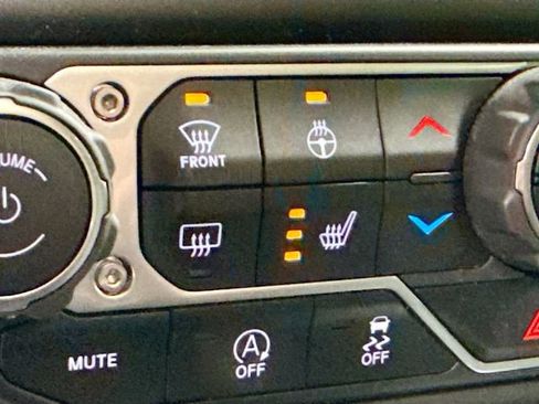 Used 2021 Jeep Wrangler Unlimited Sahara w/ Cold Weather Group image 21