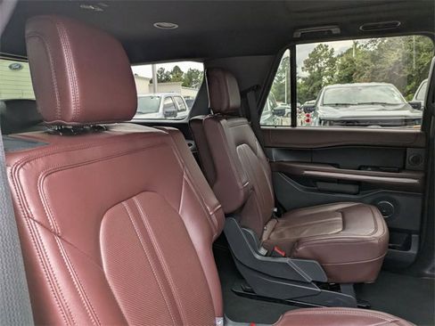 Used 2024 Ford Expedition Limited image 33