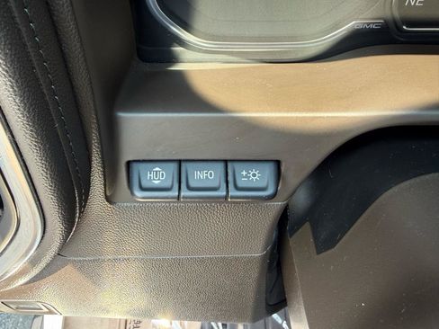 Used 2023 GMC Sierra 2500 Denali w/ Technology Package AWD/4WD image 30