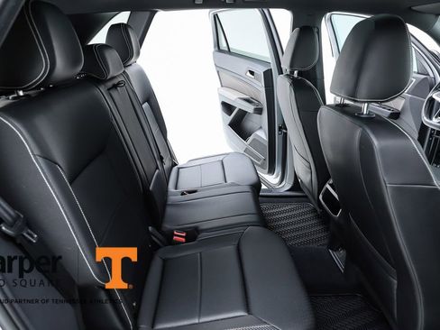 Used 2023 Volkswagen Atlas Cross Sport SEL R-Line AWD/4WD image 38