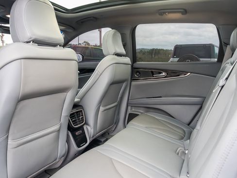 Used 2021 Lincoln Nautilus Reserve w/ Monochromatic Package image 16