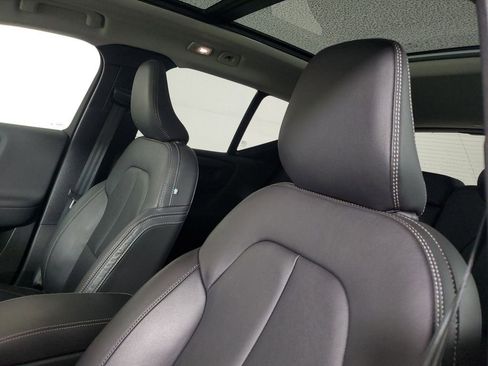 Certified 2025 Volvo XC40 B5 Core image 25