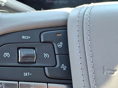 Used 2022 Cadillac Escalade Premium Luxury Platinum w/ Heavy-Duty Trailer Package AWD/4WD image 31
