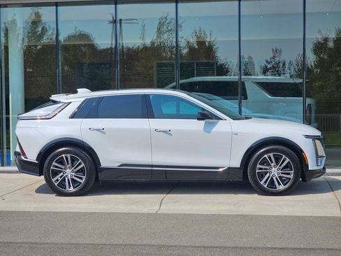 New 2026 Cadillac Lyriq Luxury AWD/4WD image 6