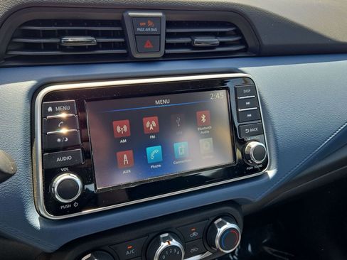 Used 2025 Nissan Versa SV FWD image 32