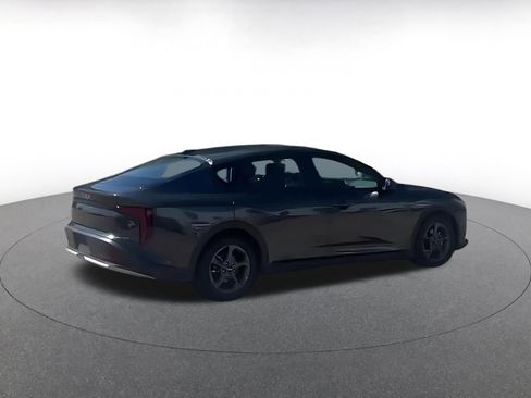 Used 2025 Kia K4 LXS FWD image 3