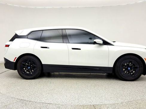 Used 2023 BMW iX xDrive50 w/ Premium Package AWD/4WD image 4