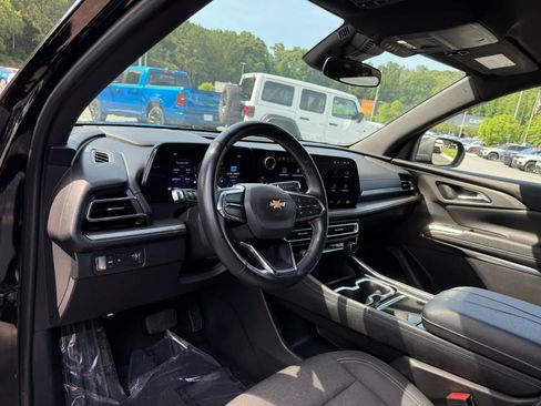 Used 2024 Chevrolet Traverse LT FWD image 15