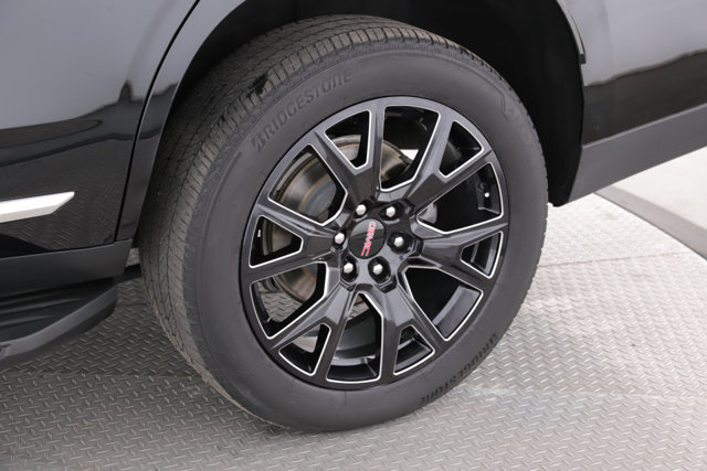 Used 2025 GMC Yukon Elevation w/ LPO, Elevation Black Package AWD/4WD image 14
