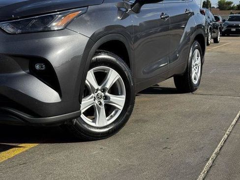 Certified 2025 Toyota Highlander LE FWD image 11