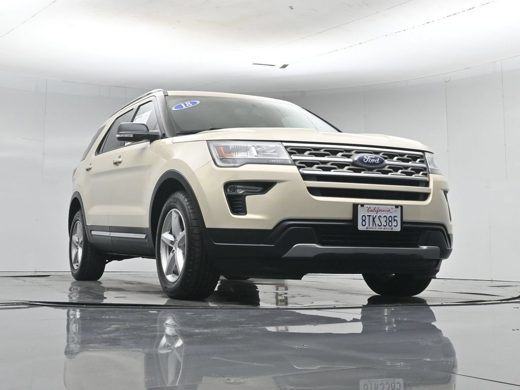 Certified 2018 Ford Explorer XLT w/ Equipment Group 201A FWD image 4