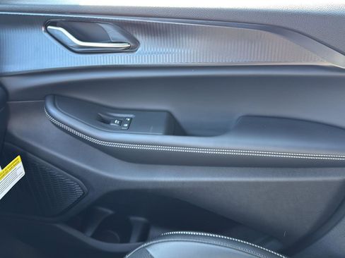 New 2025 Jeep Grand Cherokee Altitude image 19