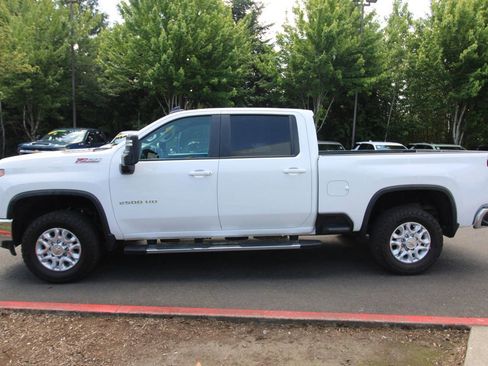 Used 2022 Chevrolet Silverado 2500 LT w/ Convenience Package AWD/4WD image 7