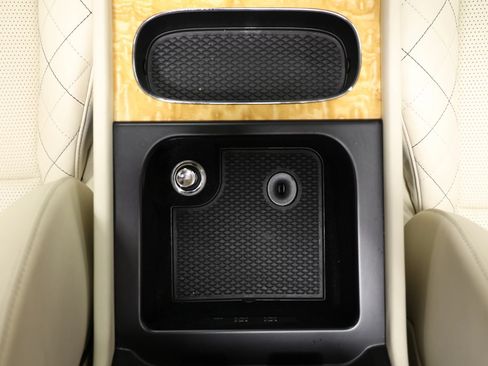 Used 2017 Bentley Bentayga AWD/4WD image 47
