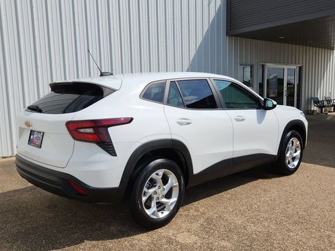 Used 2025 Chevrolet Trax LS w/ LS Convenience Package FWD image 22