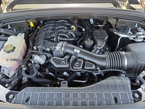 Used 2025 Jeep Grand Cherokee Altitude AWD/4WD image 10