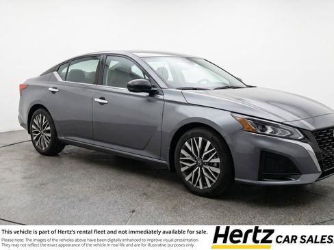 Used 2025 Nissan Altima 2.5 SV FWD image 1