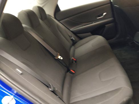 Used 2024 Hyundai Elantra SE FWD image 19