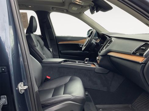 Certified 2025 Volvo XC90 B6 Plus image 15
