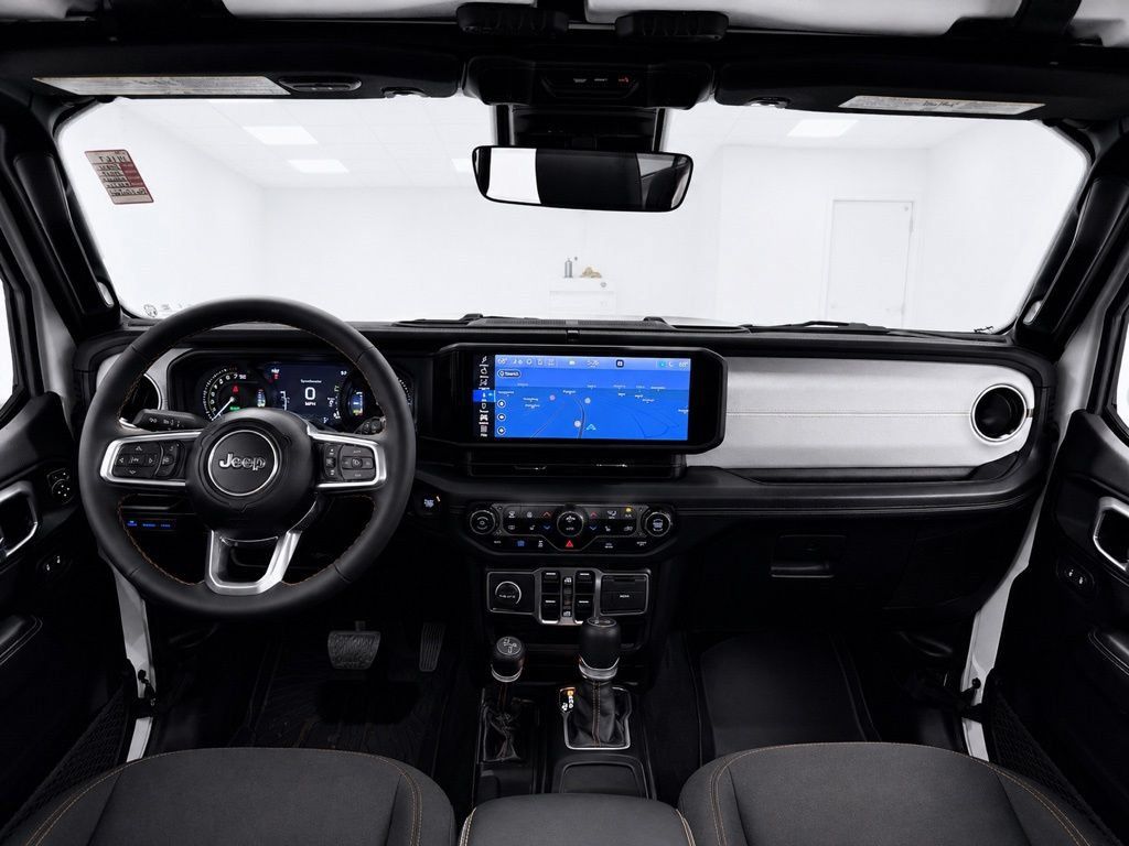 Used 2024 Jeep Wrangler Unlimited Sahara AWD/4WD image 19
