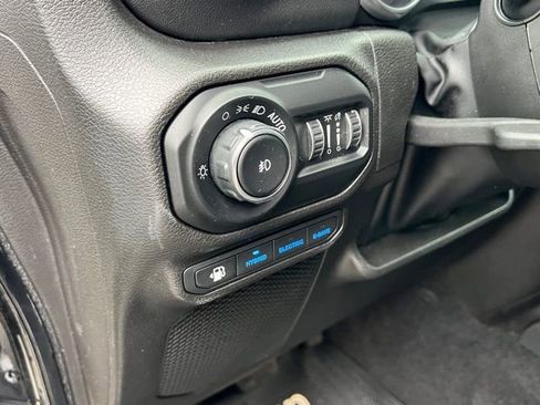 Used 2022 Jeep Wrangler Unlimited Sahara image 15