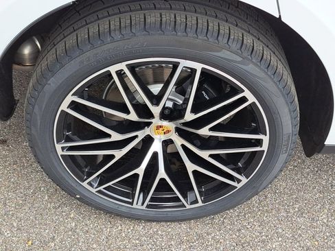 Used 2026 Porsche Macan image 14