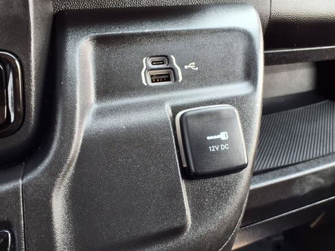 Used 2025 RAM ProMaster 2500 w/ Convenience Group FWD image 10