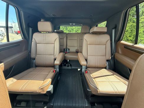 Used 2026 Chevrolet Tahoe High Country AWD/4WD image 3