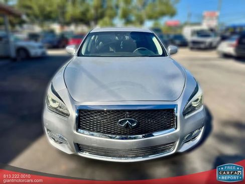 Used 2018 INFINITI Q70 Luxe image 2