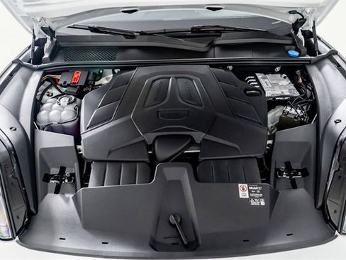 Used 2025 Porsche Cayenne image 61