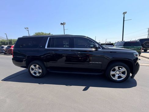 Used 2020 Chevrolet Suburban LT AWD/4WD image 3