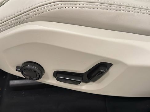 New 2026 Volvo XC60 B5 Ultra w/ Climate Package image 24