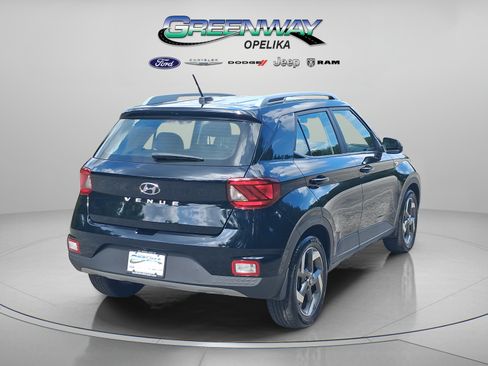 Used 2025 Hyundai Venue SEL FWD image 3