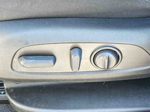Used 2022 Chevrolet Equinox LT w/ LPO, Floor Liner Package FWD image 19