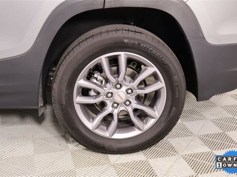 Used 2024 GMC Terrain SLT image 17