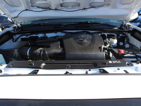 Used 2019 Toyota Tacoma TRD Sport w/ Technology Package RWD image 30