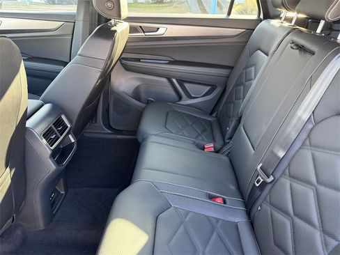 New 2026 Volkswagen Atlas Cross Sport SE image 28