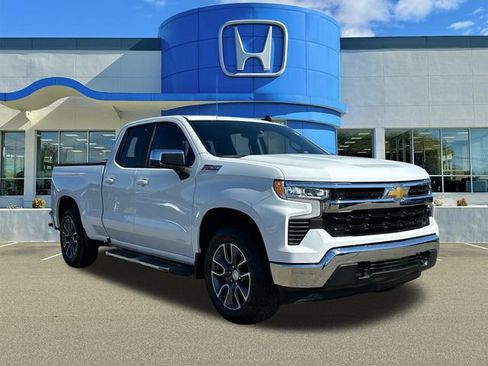 Used 2023 Chevrolet Silverado 1500 LT image 1