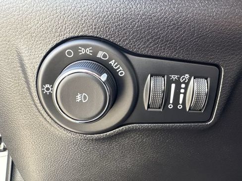 Used 2025 Jeep Compass Limited AWD/4WD image 24