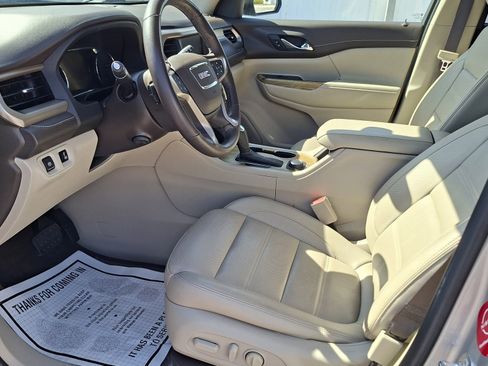 Used 2019 GMC Acadia Denali w/ Technology Package FWD image 9