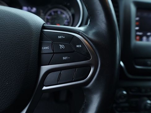 Used 2019 Jeep Cherokee Latitude Plus w/ Cold Weather Group image 29