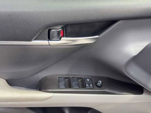 Used 2022 Toyota Camry LE FWD image 19