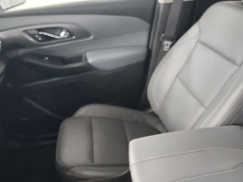 Used 2021 Chevrolet Traverse Premier FWD image 23