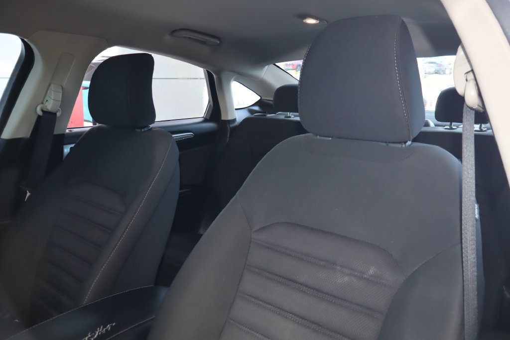 Used 2017 Ford Fusion SE w/ Fusion SE Technology Package FWD image 15