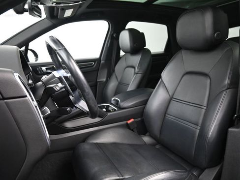 Certified 2023 Porsche Cayenne image 5