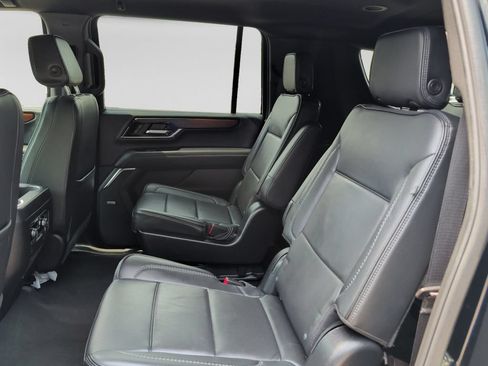 Used 2025 GMC Yukon XL Denali AWD/4WD image 31